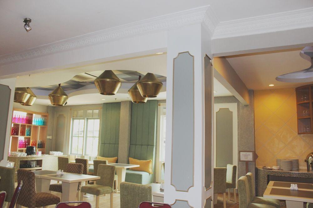 Capital O 1128 Hotel Imara Palembang Extérieur photo