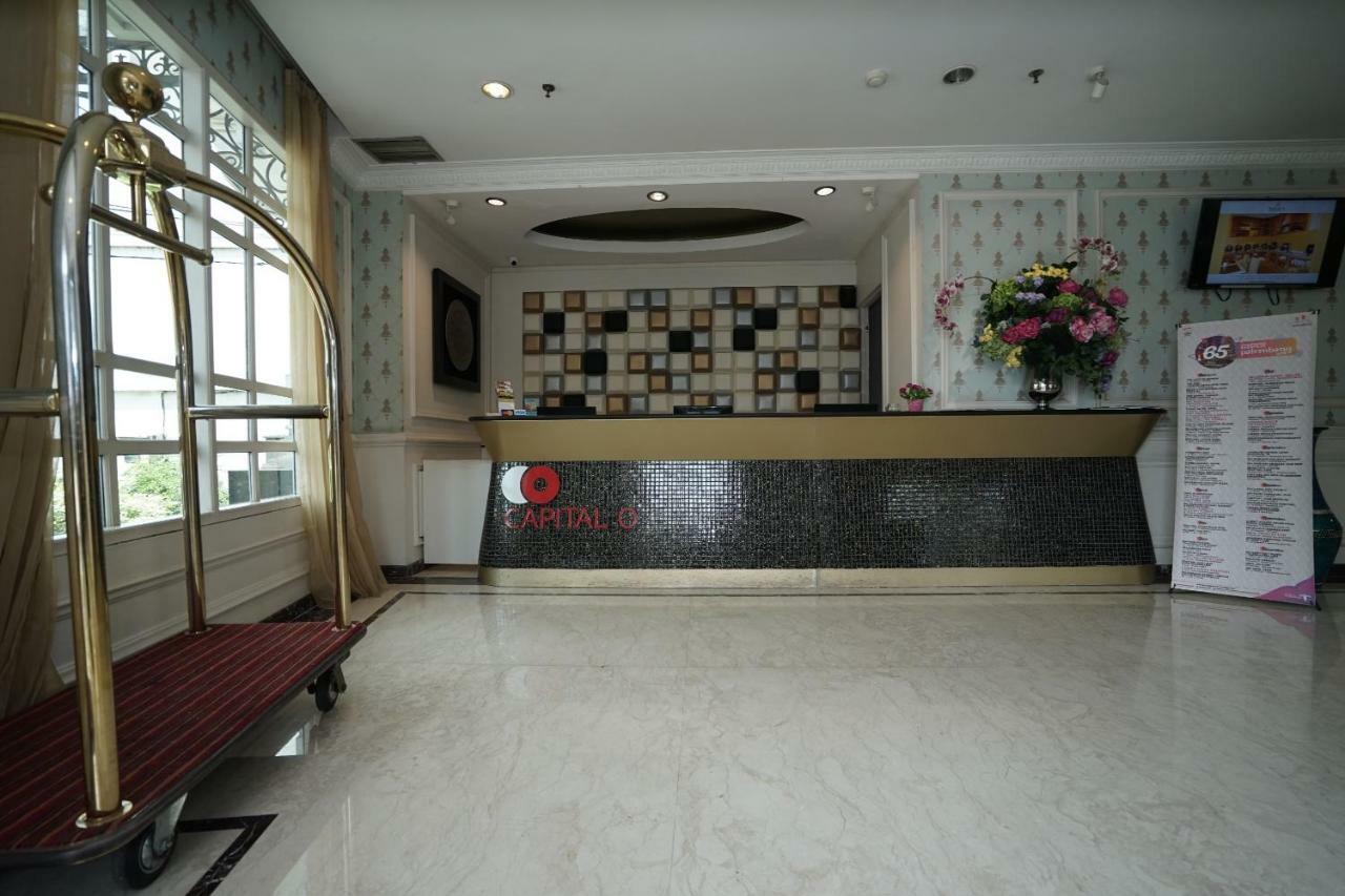 Capital O 1128 Hotel Imara Palembang Extérieur photo