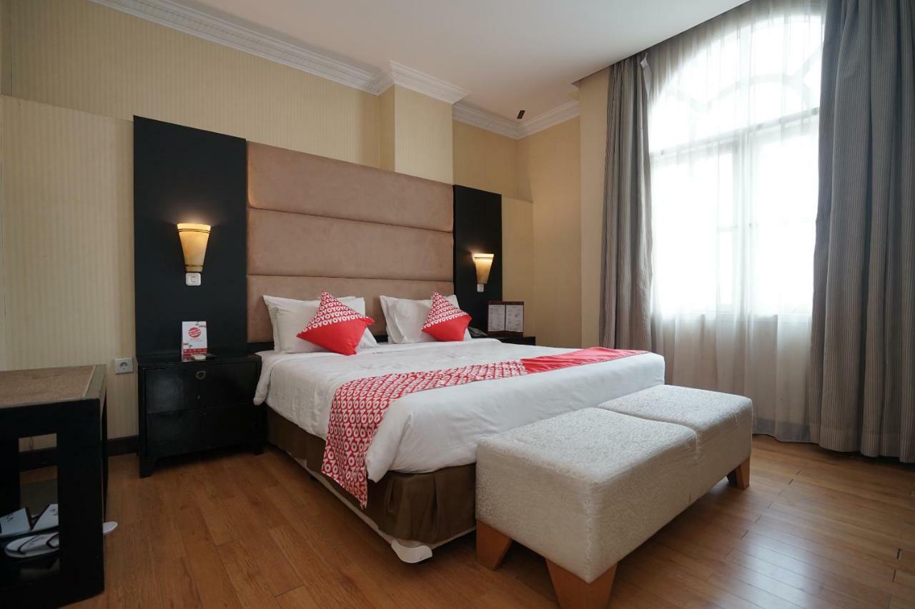 Capital O 1128 Hotel Imara Palembang Extérieur photo