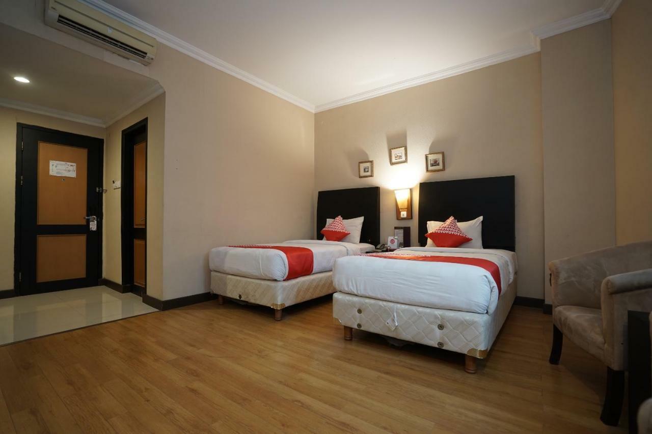 Capital O 1128 Hotel Imara Palembang Extérieur photo