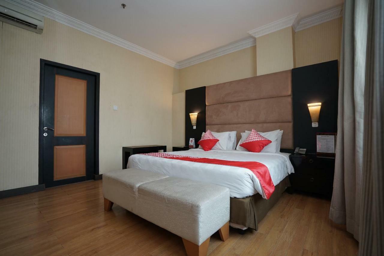 Capital O 1128 Hotel Imara Palembang Extérieur photo