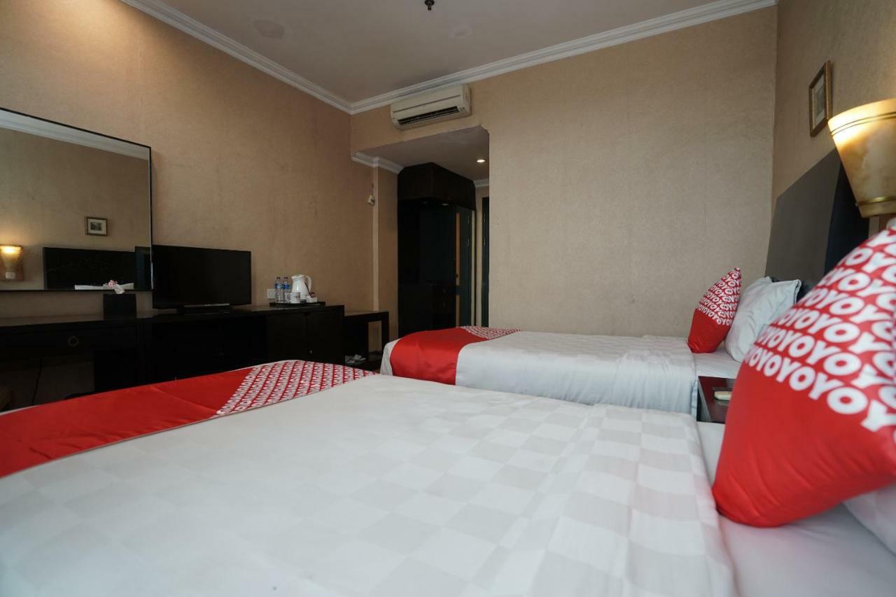 Capital O 1128 Hotel Imara Palembang Extérieur photo