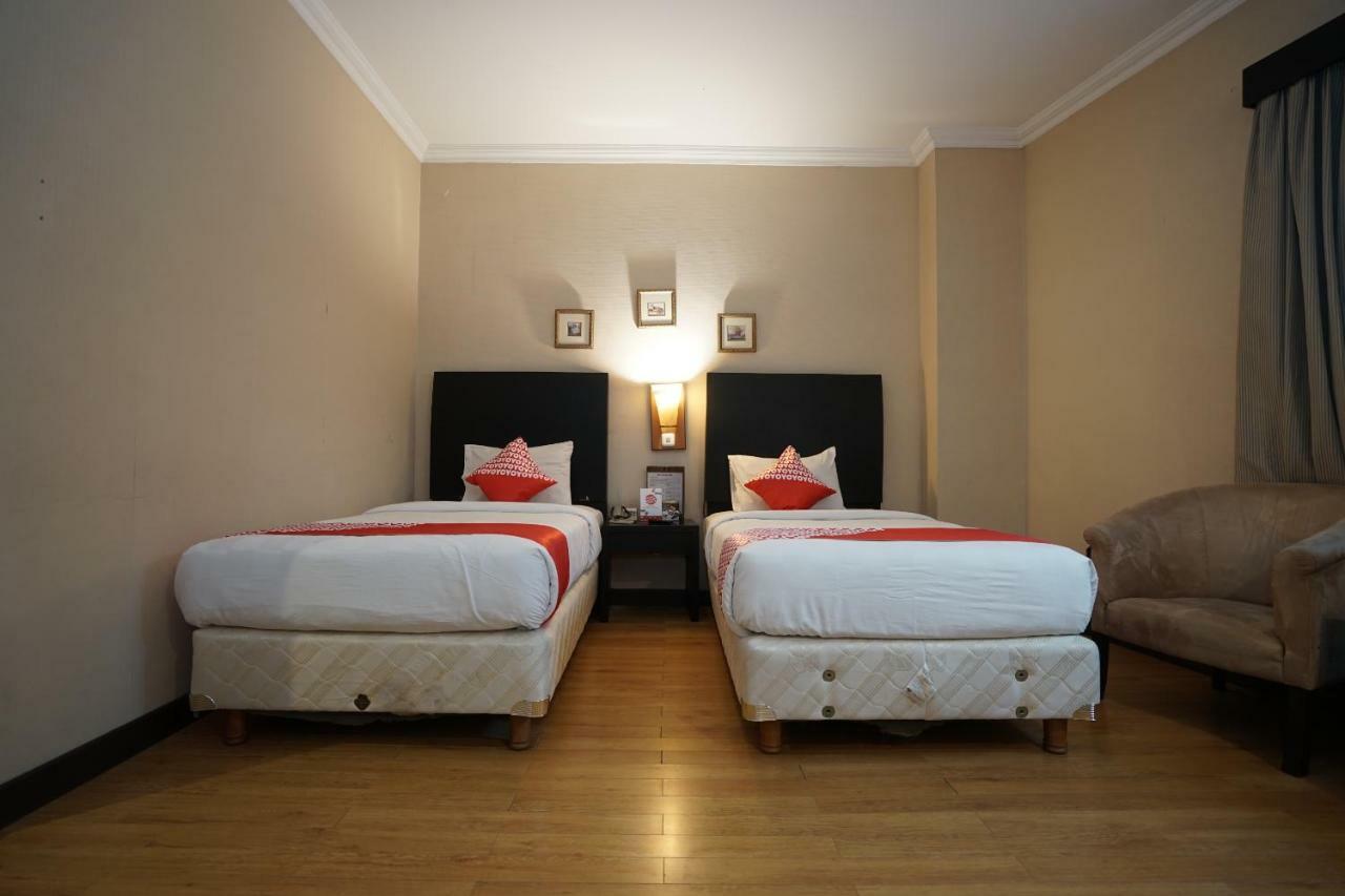 Capital O 1128 Hotel Imara Palembang Extérieur photo