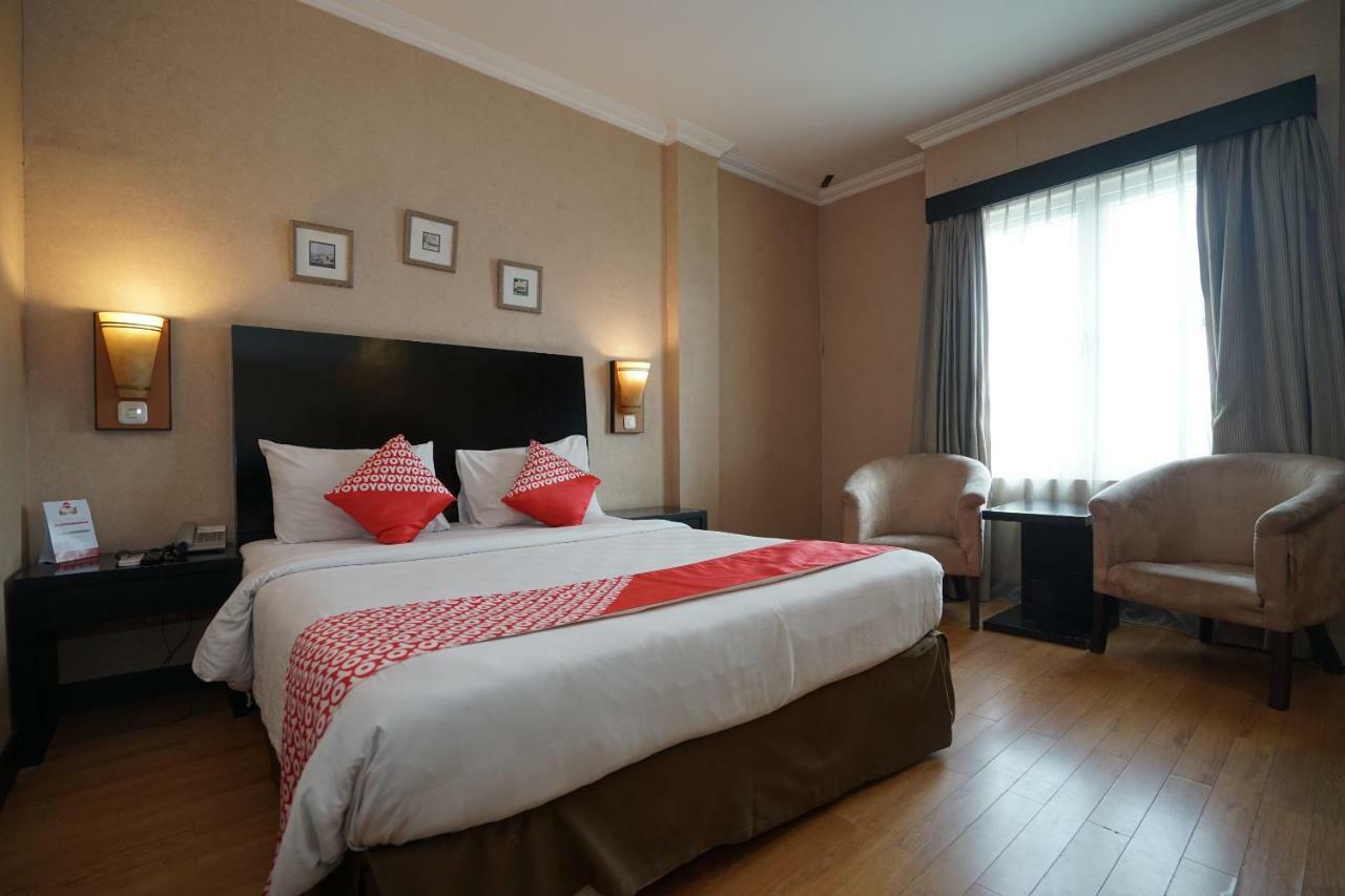 Capital O 1128 Hotel Imara Palembang Extérieur photo