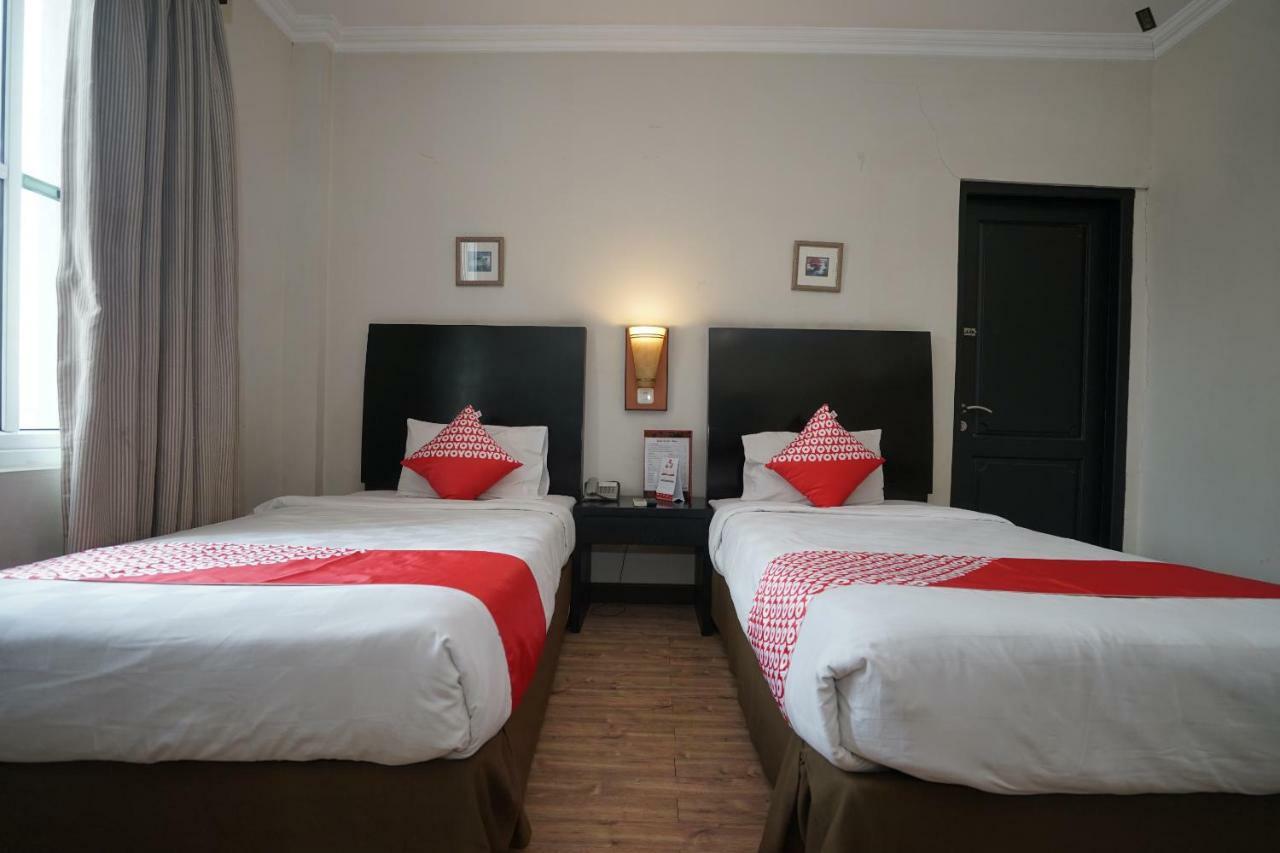 Capital O 1128 Hotel Imara Palembang Extérieur photo