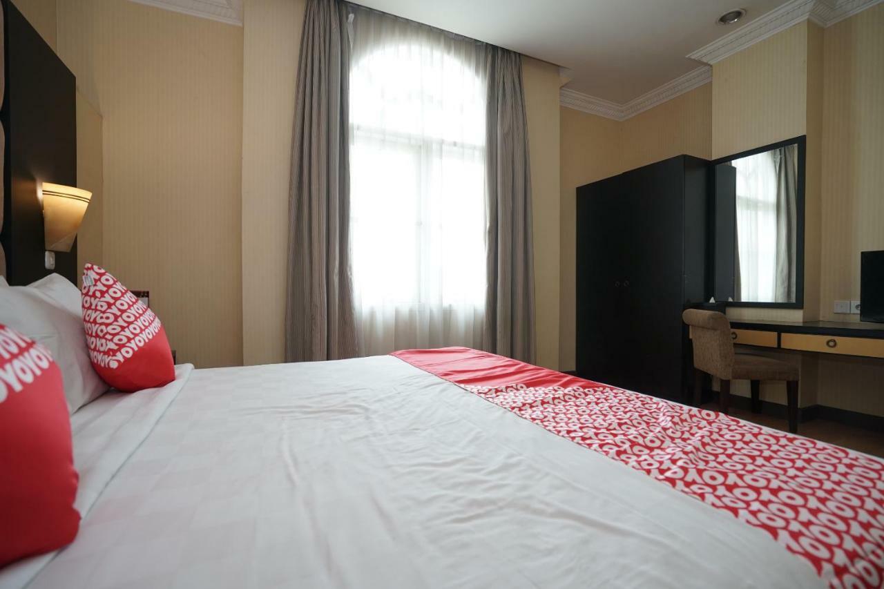 Capital O 1128 Hotel Imara Palembang Extérieur photo