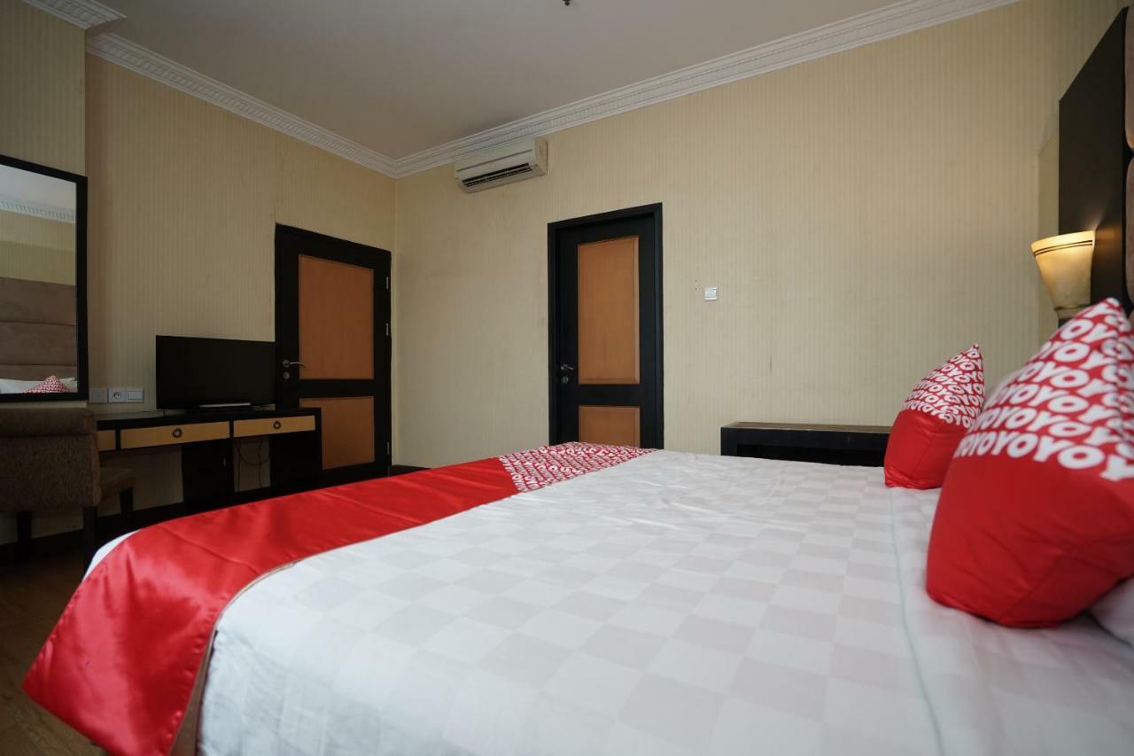 Capital O 1128 Hotel Imara Palembang Extérieur photo