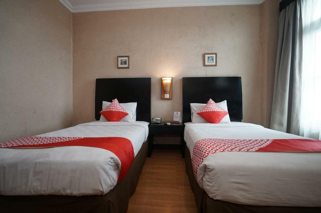 Capital O 1128 Hotel Imara Palembang Extérieur photo