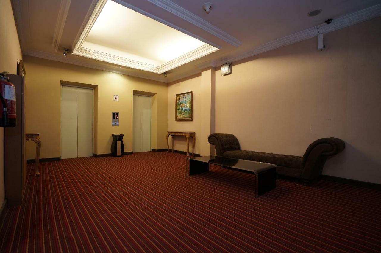 Capital O 1128 Hotel Imara Palembang Extérieur photo