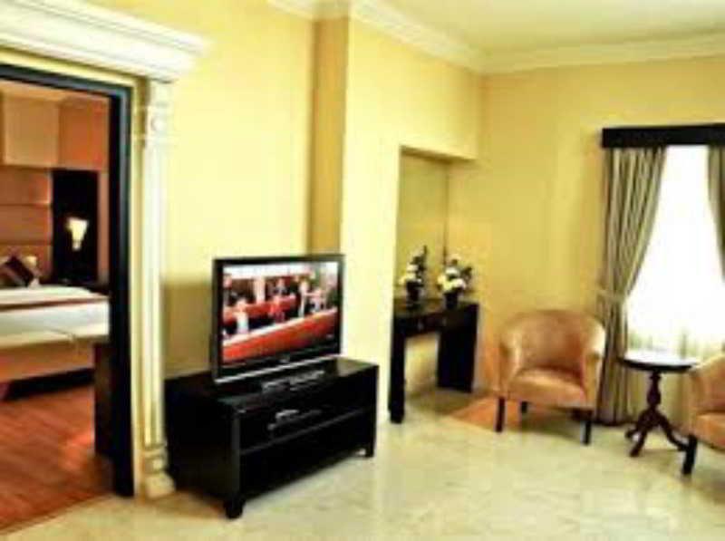 Capital O 1128 Hotel Imara Palembang Extérieur photo